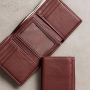 Men’s Leather Wallet – Simple, Stylish & Easy to Carry